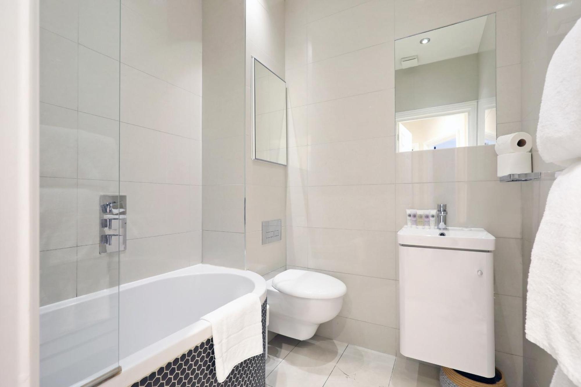 Covent Garden Superior Two Bedroom Aparment on Strand Londen Buitenkant foto